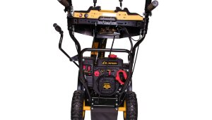 Бензиновый снегоотбрасыватель Champion ST761E