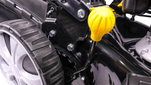 Бензиновая газонокосилка (самоходная) Champion LM4627