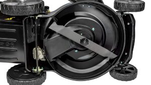 Бензиновая газонокосилка (самоходная) Champion LM5344