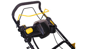 Бензиновая газонокосилка (самоходная) Champion LM5346E