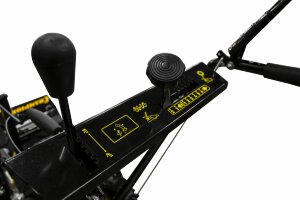 Бензиновый снегоотбрасыватель Champion ST655